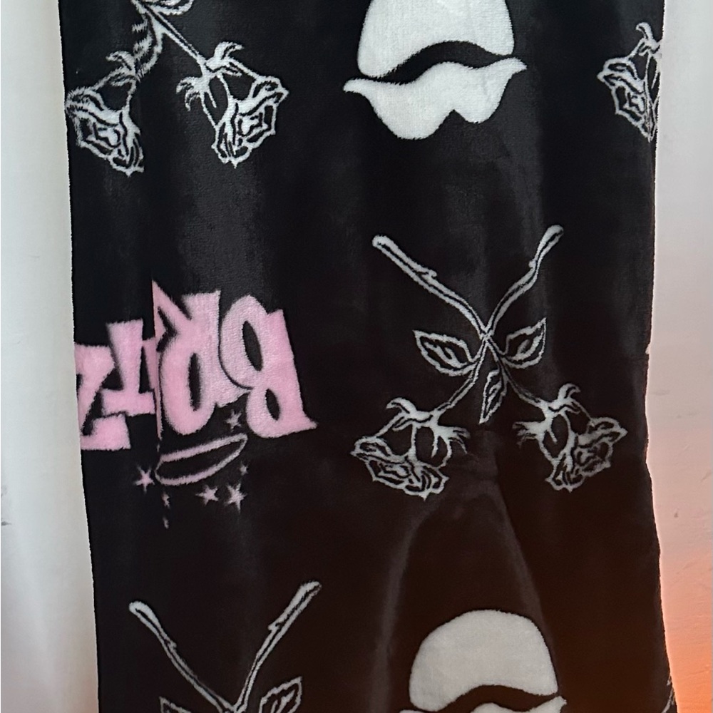 BRATz super soft, plush throw NWT!